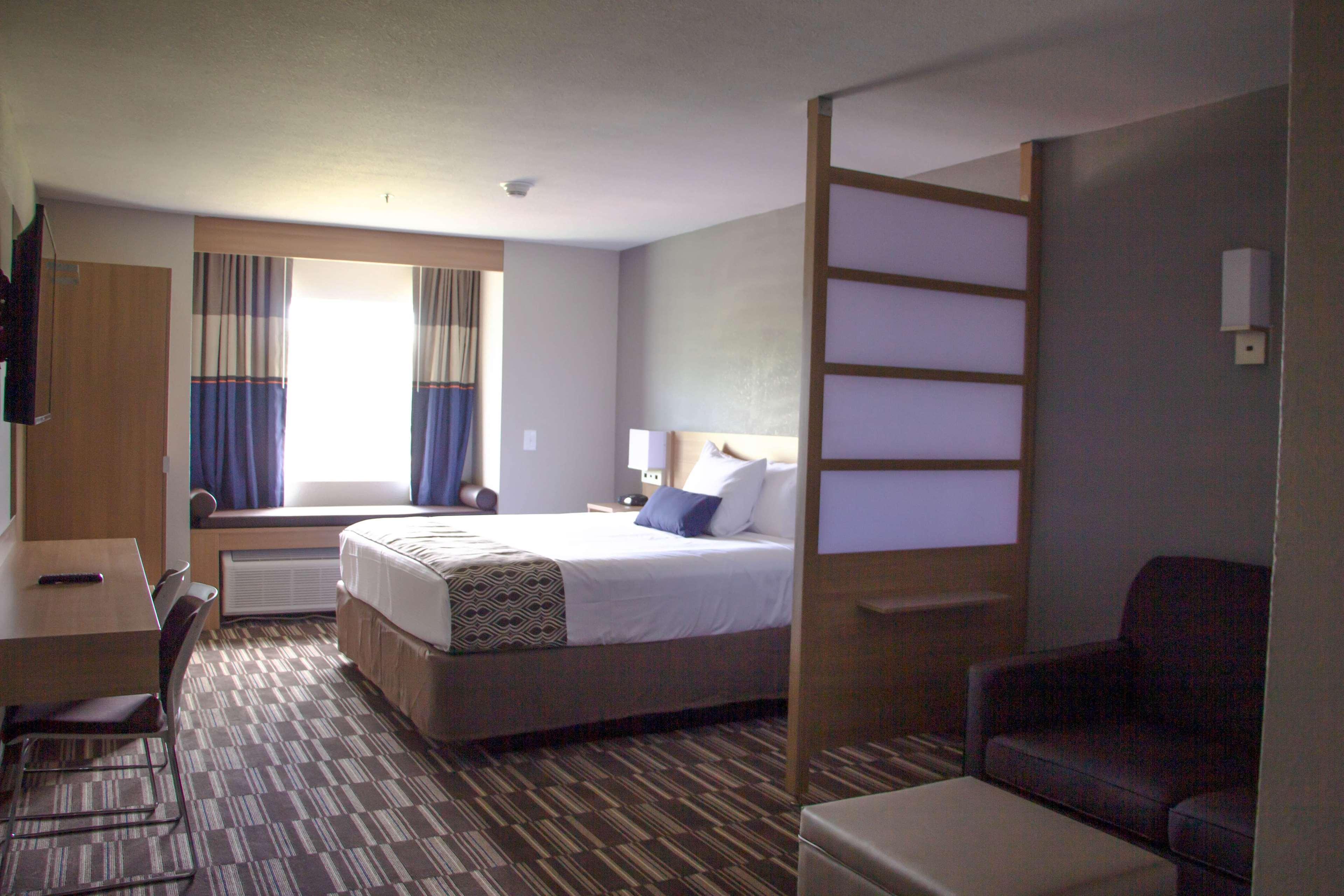 Microtel Inn & Suites By Wyndham Camp Lejeune/Джексонвилл Экстерьер фото